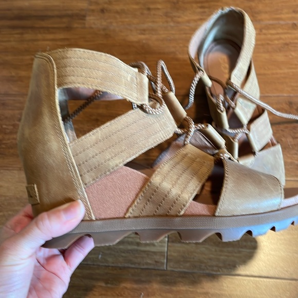 BARELY worn Sorel Wedges - Picture 2 of 7